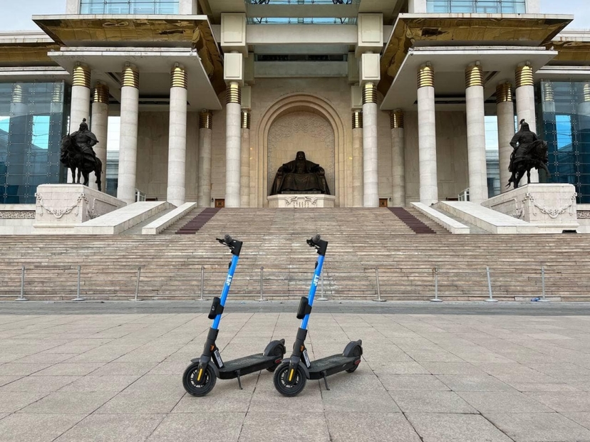 Өнөөдрөөс скүүтер, мопед явган хүний замаар зорчихгүй