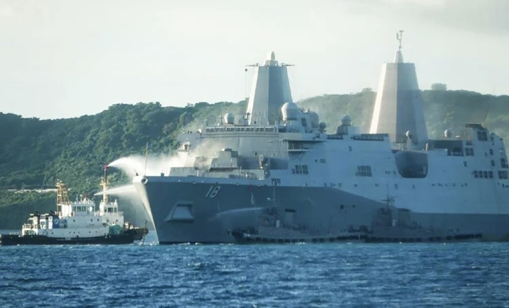 " USS New Orleans" хөлөг онгоц 12 цагийн турш шатжээ