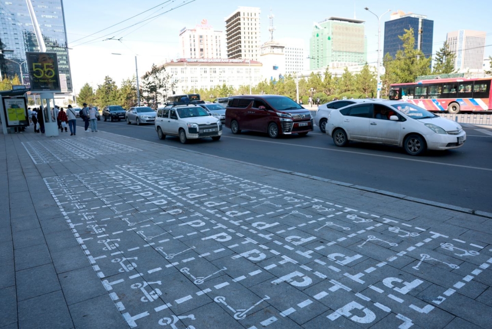 Цахилгаан дугуй, Скүүтэрийн зогсоол хийж байна