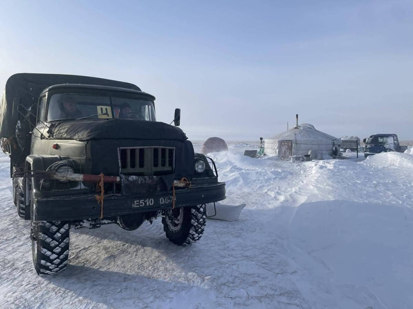 Цасан шуурга шуурсны улмаас үүссэн гамшгийн хор уршгийг арилгахаар Зэвсэгт хүчний алба хаагчид ажиллаж байна.