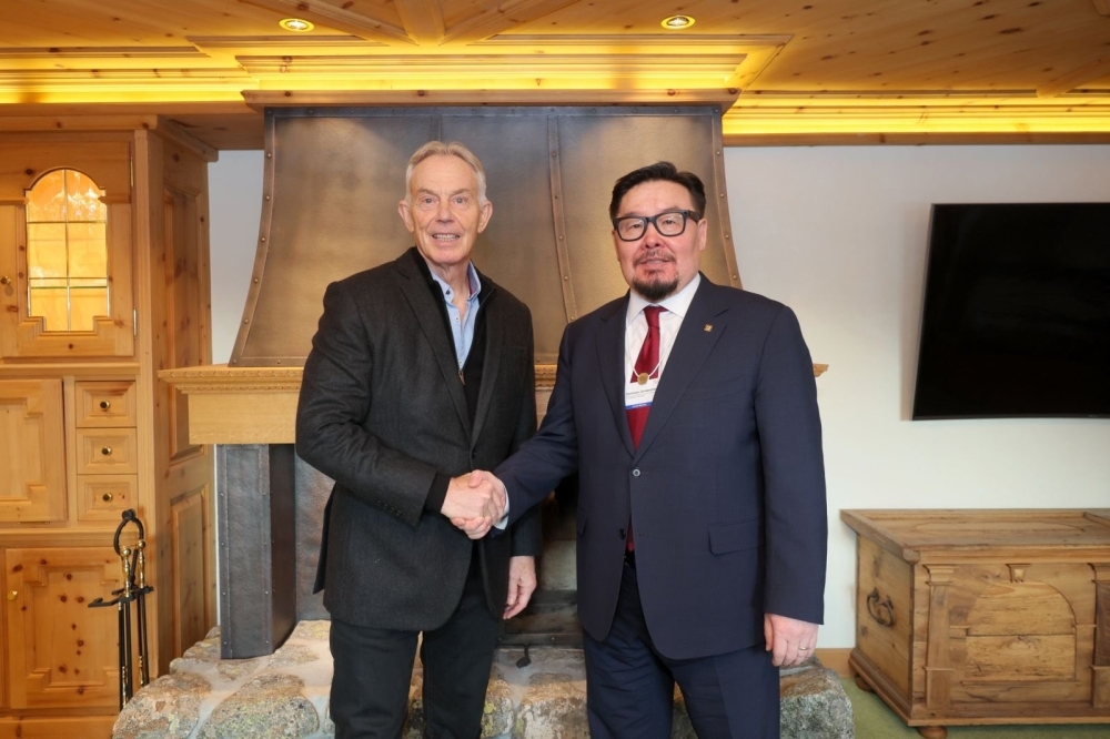 МОНГОЛ УЛСЫН ЕРӨНХИЙ САЙД Г.ЗАНДАНШАТАР БРИТАНИЙН ЕРӨНХИЙ САЙД АСАН ТОНИ БЛЭЙР НАР ДАВОСТ УУЛЗАВ