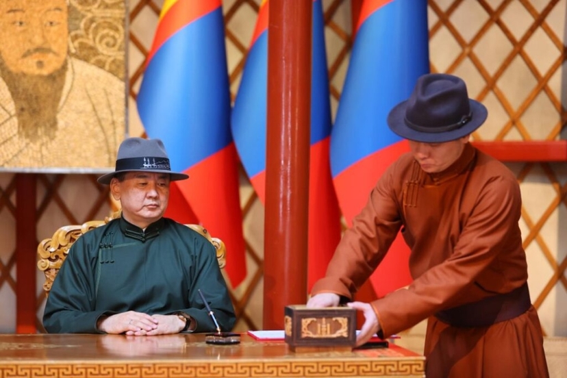 Монгол Улсын Ерөнхийлөгч У.Хүрэлсүх уламжлалт анагаах ухааныг хөгжүүлэх тухай зарлиг гаргалаа