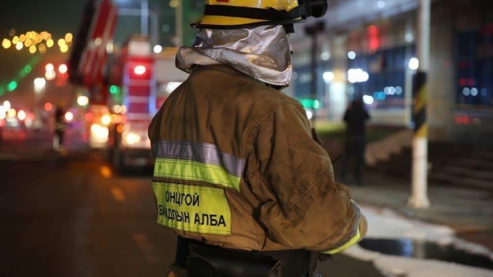 Гал түймрийн аюулаас бага насны хоёр хүүхдийн амийг авран хамгаалла