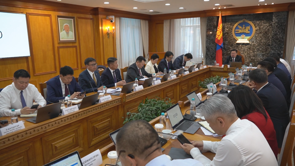 Засгийн газар ээлжит бусаар хуралдаж байна