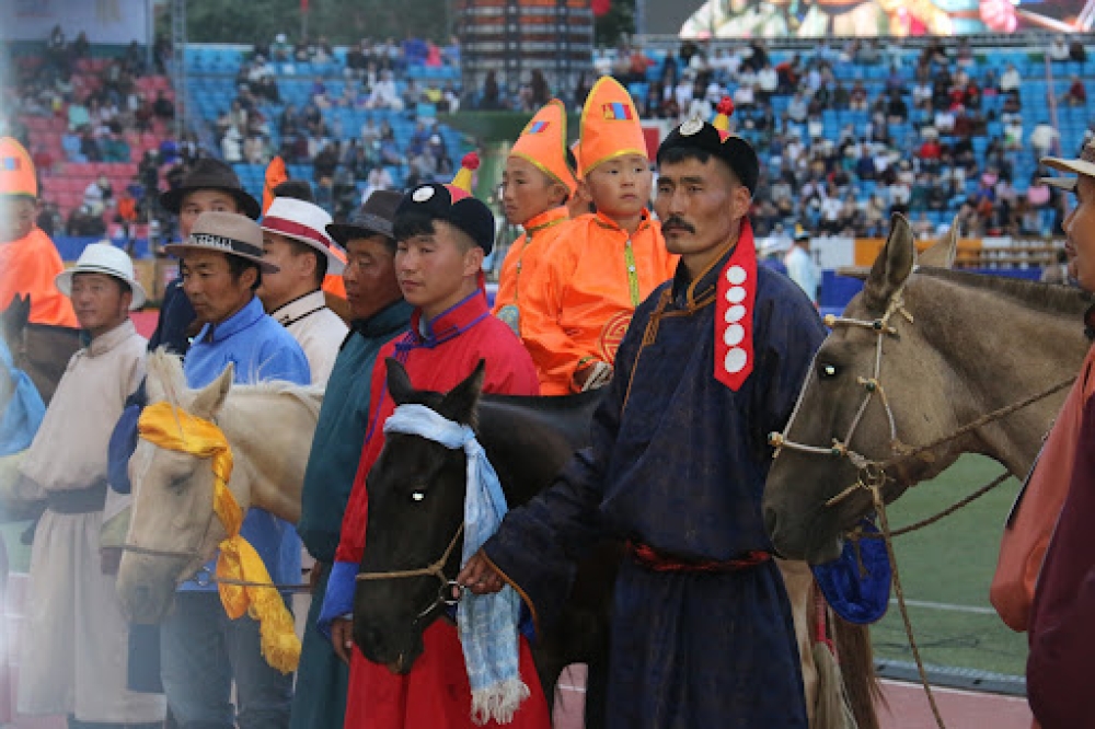 Э.Улаанхүүгийн хул халзан даага энэ жилийн үндэсний их баяр наадмын дааганы уралдаанд аман хүзүүдлээ