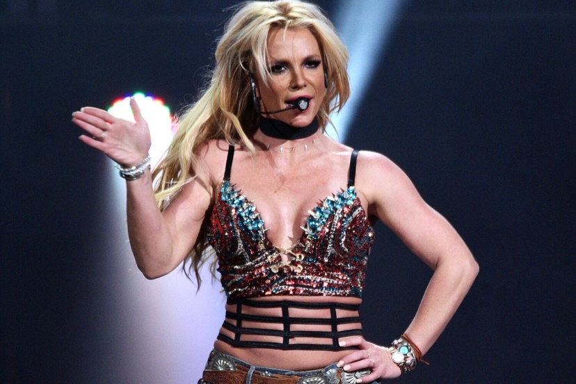 Бритни Спирс согтуугаар жолоо барьсан хэргээр баривчлагджээ