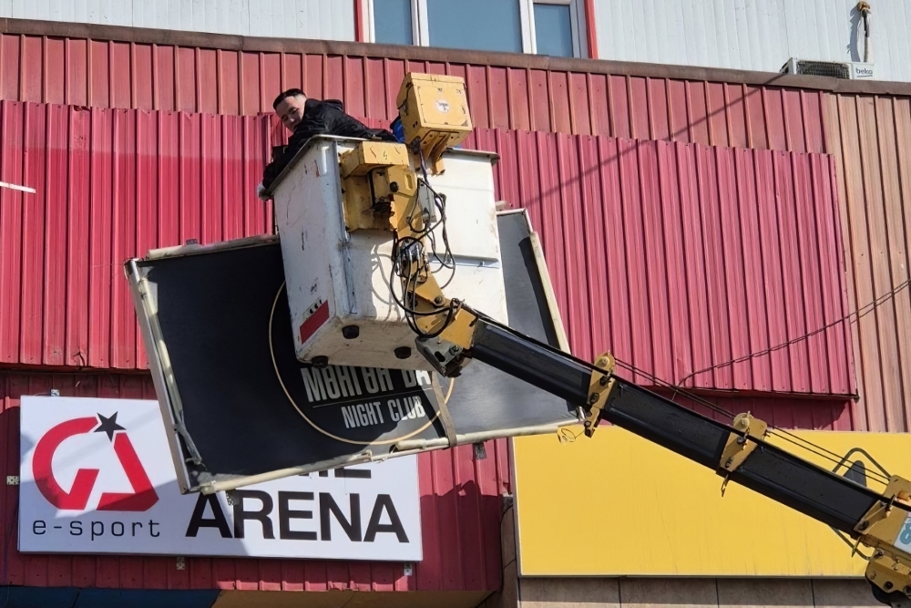 Хаяг, зар сурталчилгааны байгууламжийн стандартыг хангасан жишиг гудамж бий болгоно
