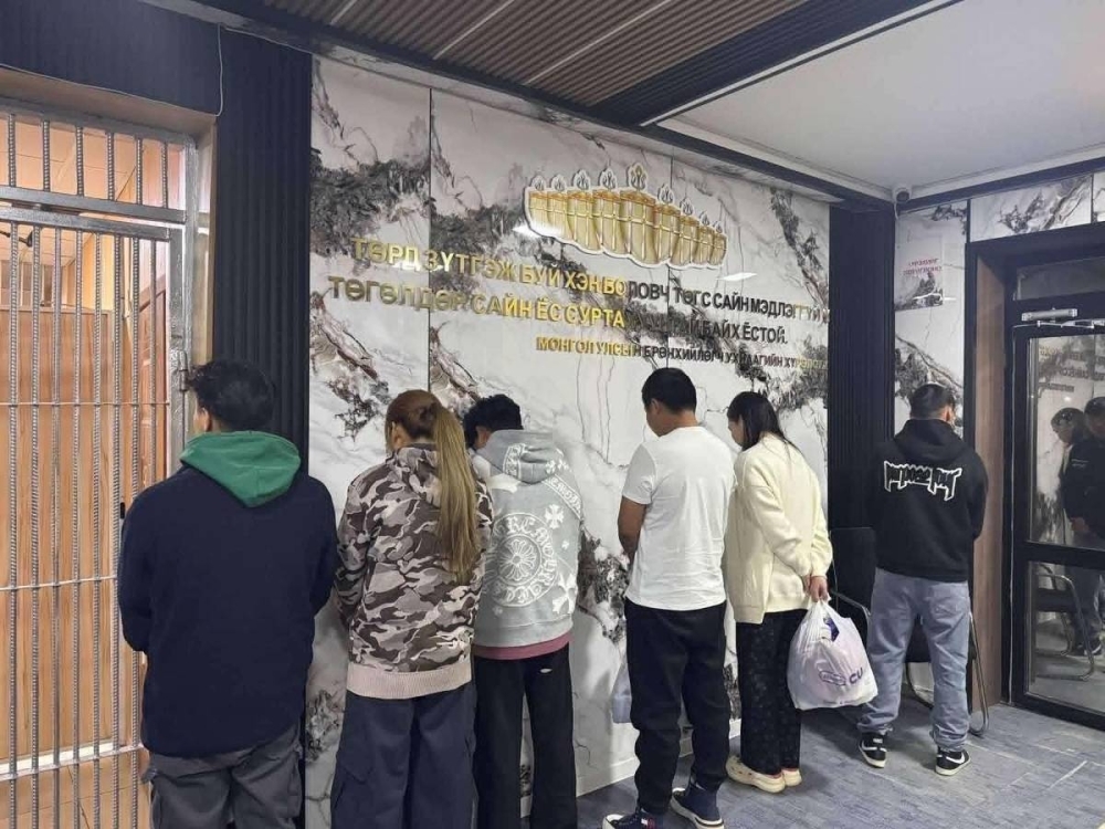 “Хусдаг сугалаа”, “Алт, үнэт эдлэлийн сугалаа”, “Үнэт болон уурхайн чулуу”-ны азтан шалгаруулах шууд бичлэг зэргээр залилан хийж байжээ