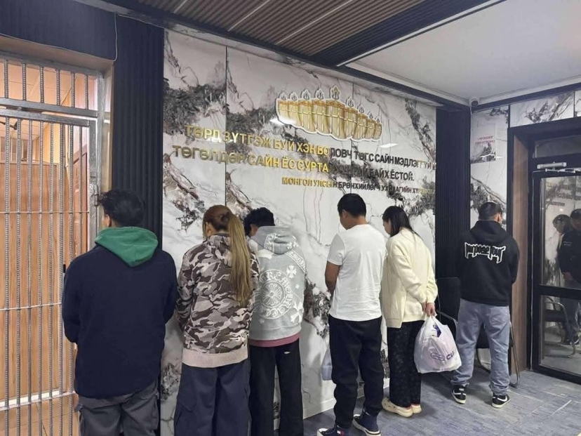 “Хусдаг сугалаа”, “Алт, үнэт эдлэлийн сугалаа”, “Үнэт болон уурхайн чулуу”-ны азтан шалгаруулах шууд бичлэг зэргээр залилан хийж байжээ