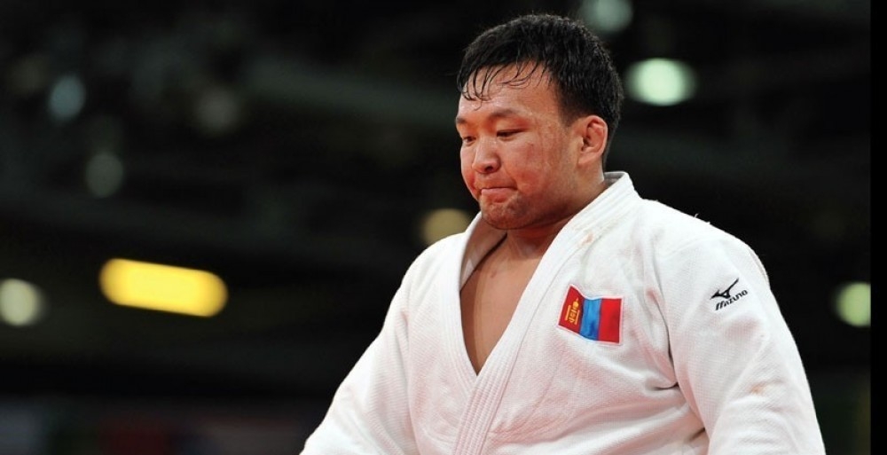 Чехийн найруулагч сүрдүүлгэд автсан тул Олимпийн анхны аварга Н.Түвшинбаярын амьдралаар кино бүтээх төсөлдөө цэг тавьжээ