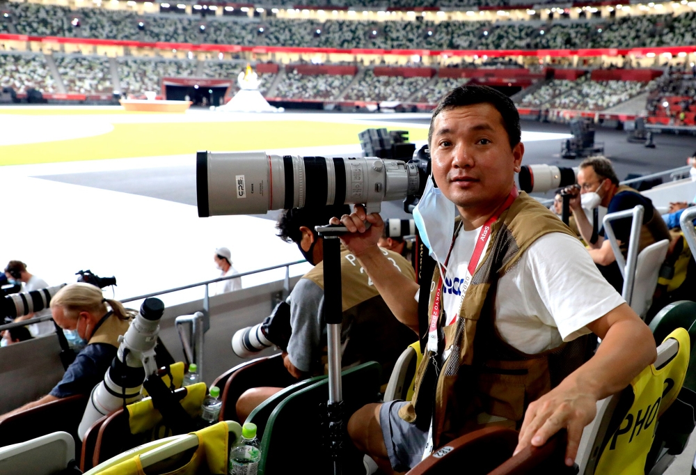 Э.Харцага:Нэг сонин гарахаас, нөгөө сонин гарахын хооронд АМЬДРАЛ буцалж байна