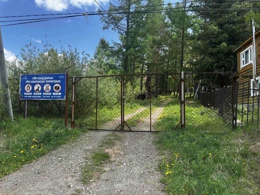 Нийслэлийн ногоон бүсэд орц, гарц хаасан, зөвшөөрсөн хэмжээнээс хэтрүүлэн хашаа барьсан зөрчлүүдийг арилгаж байна