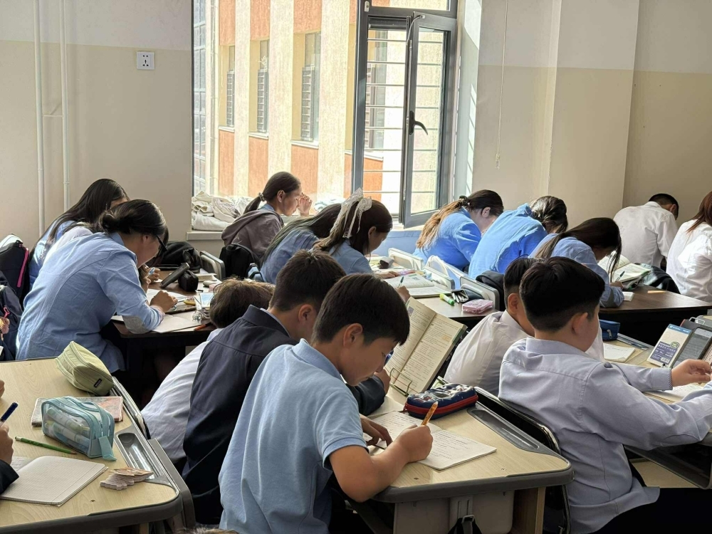 А.Амартүвшин: Сургуулийн хүртээмжгүй байдлаас болж нэг ширээ, хоёр сандал дээр гурван хүүхэд сууж байна