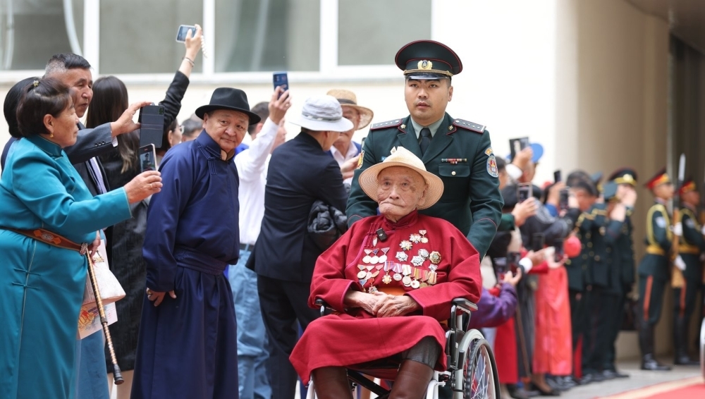 Чөлөөлөх дайны ахмад дайчин Ундрахын Доржпаламд Монгол Улсын баатар цол хүртээлээ