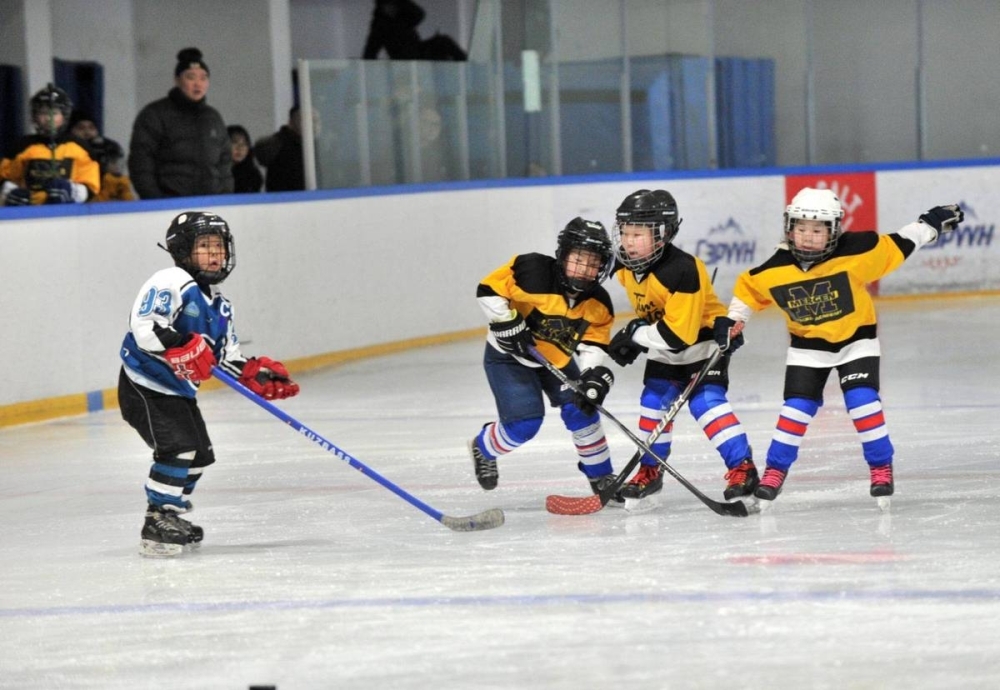 Монголын хоккейн холбооны анхны тэмцээн эхэллээ