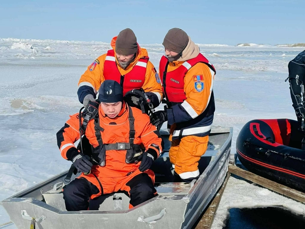 Мөсөн дээгүүр зорчихгүй байхыг анхааруулж байна