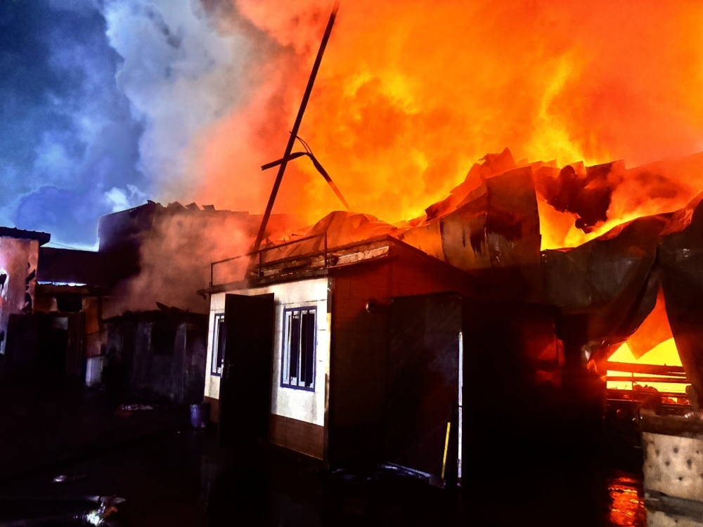 ОБЕГ: Сонгинохайрхан дүүргийн 32 дугаар хороонд гарсан галыг 08:11цагт бүрэн унтраалаа