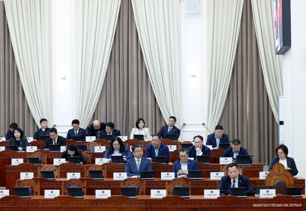 Чуулганы хуралдааныг АН-ын бүлгийн гишүүд орхиж гарлаа